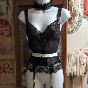 NWOT,Vintage 90's,Black Lace Garter,Garter Belt & Lace Bralette Set🖤